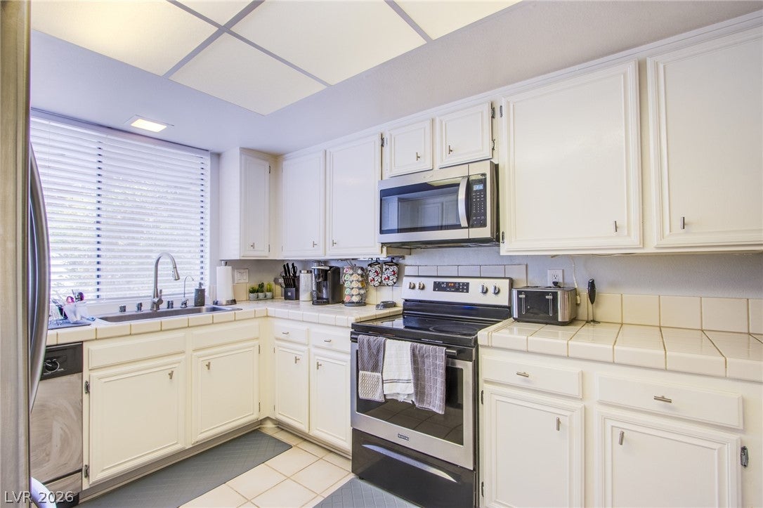 3130 Espanol Dr, Las Vegas, NV 89121 photo