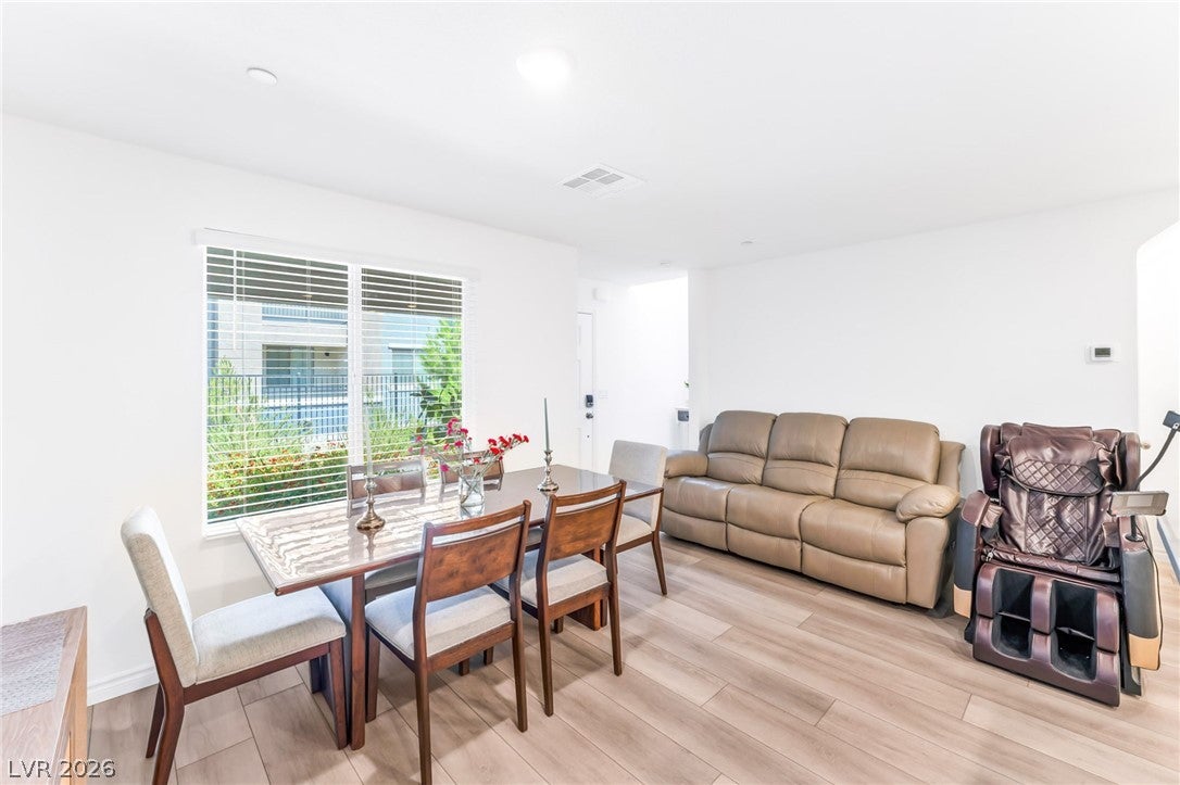 6252 Foxes Dale St, Las Vegas, NV 89166 photo