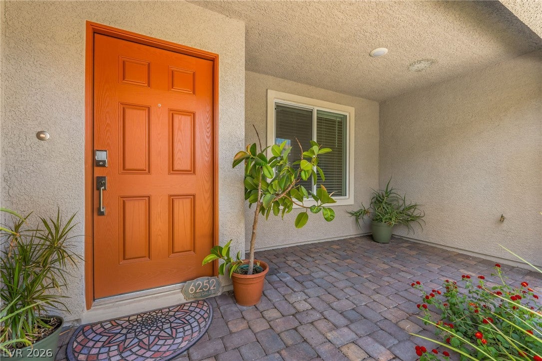 6252 Foxes Dale St, Las Vegas, NV 89166 photo
