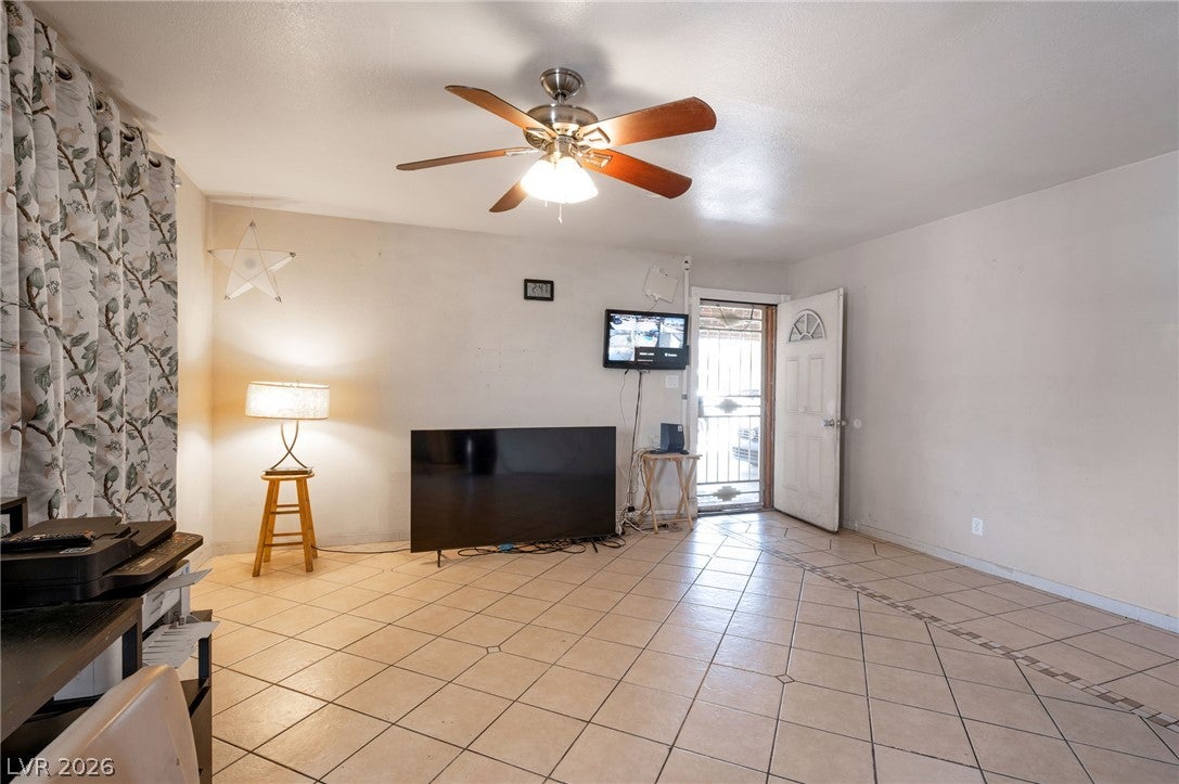 4792 Rita Dr, Las Vegas, NV 89121 photo