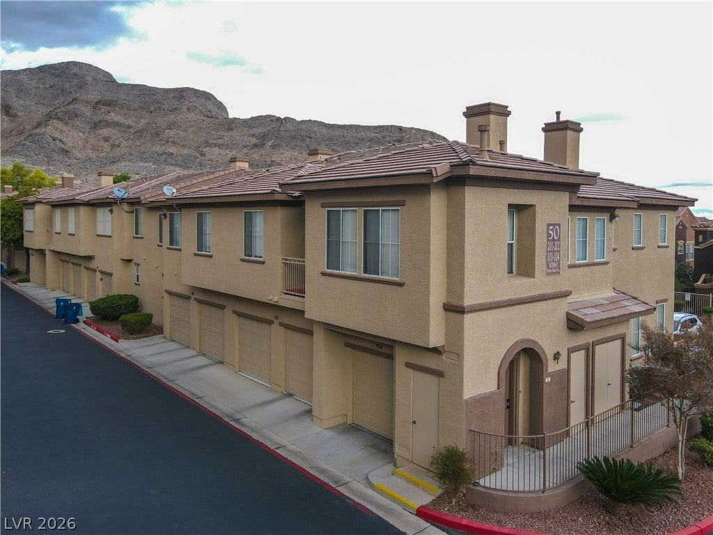 10180 Delray Beach Ave, Las Vegas, NV 89129