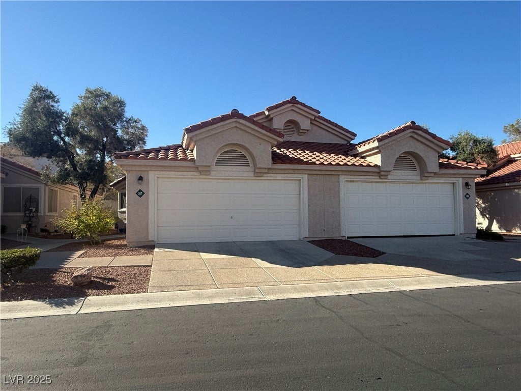 557 Yacht Harbor Dr, Las Vegas, NV 89145 photo