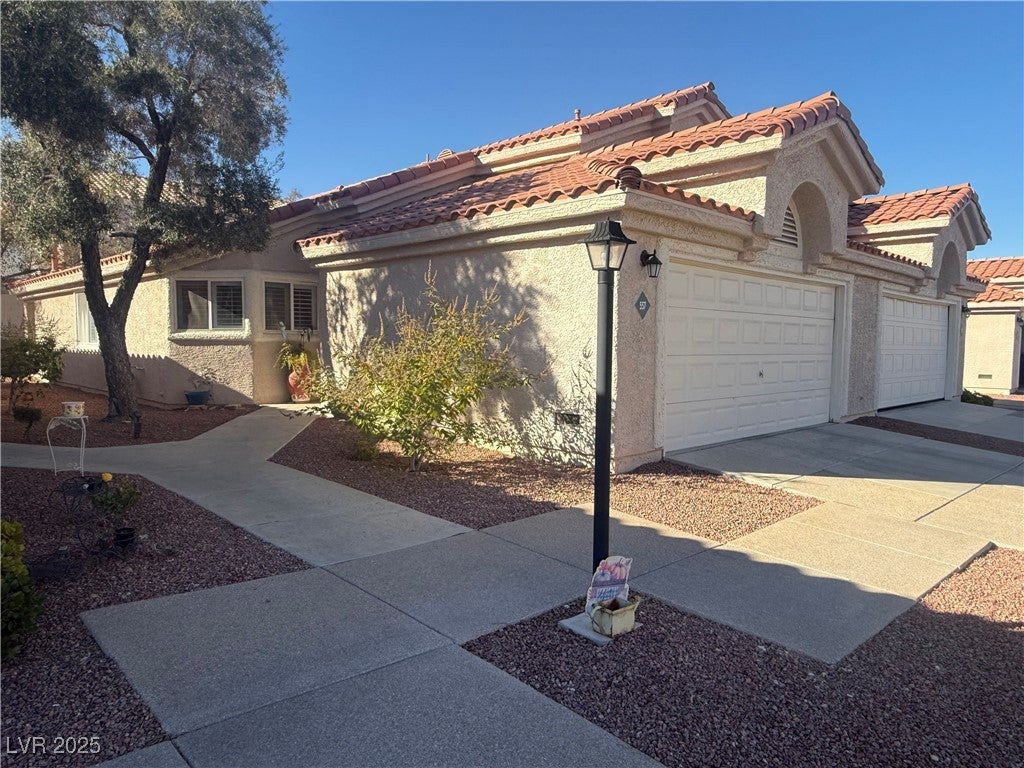 557 Yacht Harbor Dr, Las Vegas, NV 89145 photo