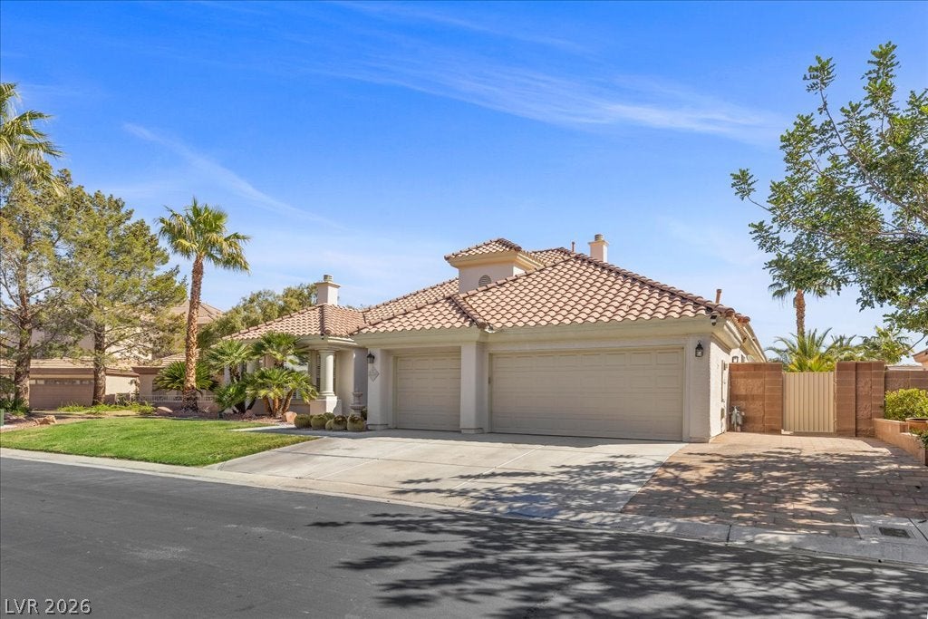 2204 Trident Maple St, Las Vegas, NV 89117 photo