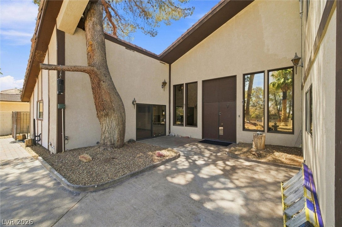 3075 Rosanna St, Las Vegas, NV 89117 photo