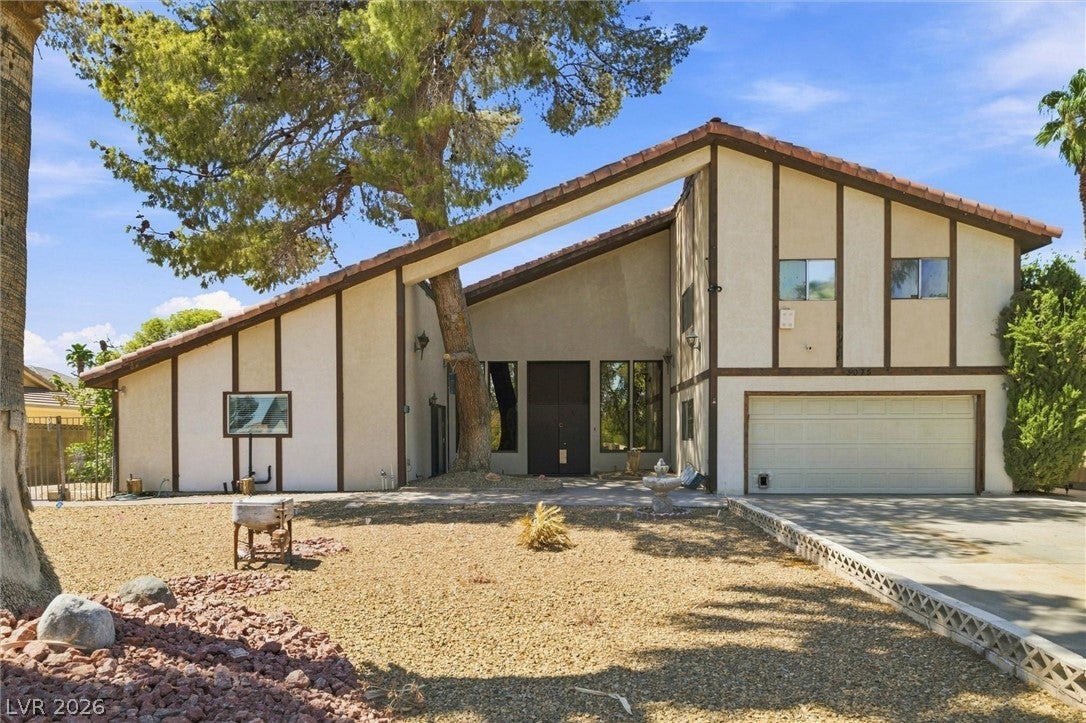 3075 Rosanna St, Las Vegas, NV 89117 photo