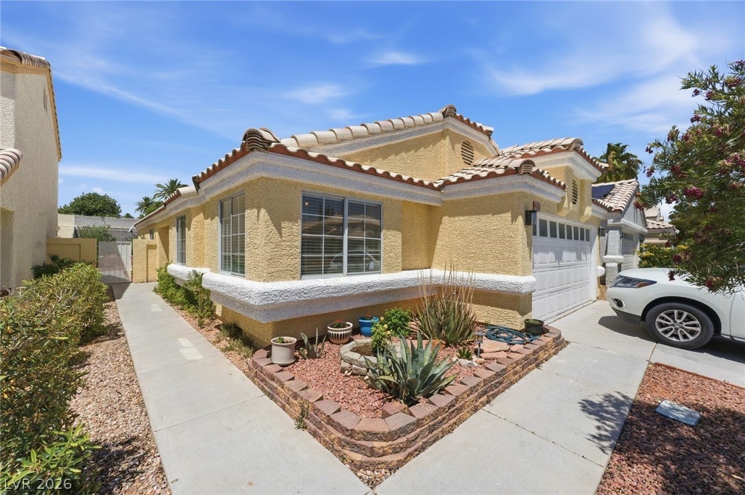 2313 Diamondback Dr, Las Vegas, NV 89117 photo