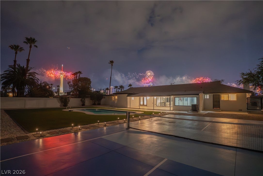 2106 Oakey Blvd, Las Vegas, NV 89102