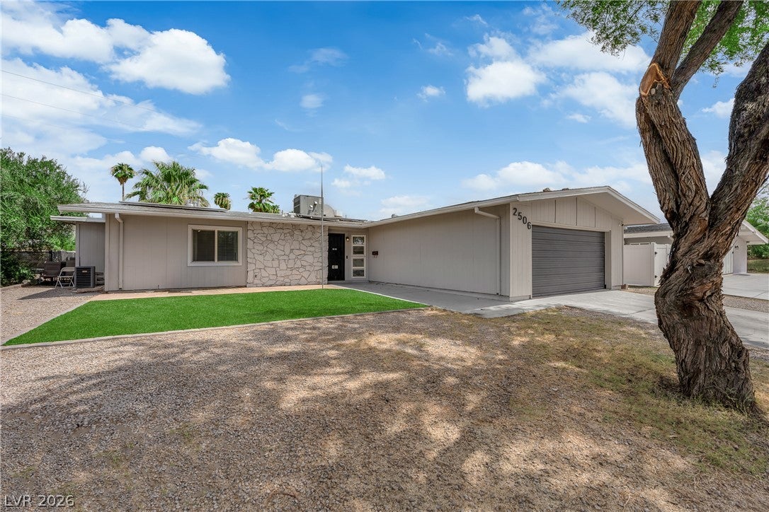 2506 Winterwood Blvd, Las Vegas, NV 89142 photo