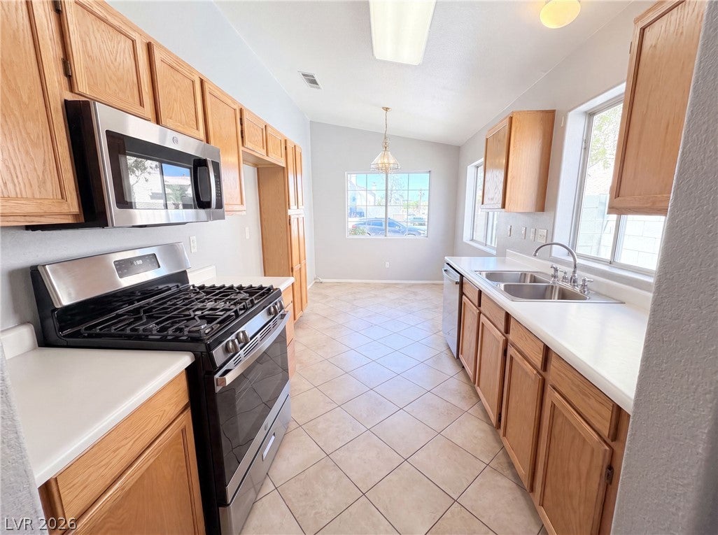 9121 Indian Breeze Dr, Las Vegas, NV 89129 photo