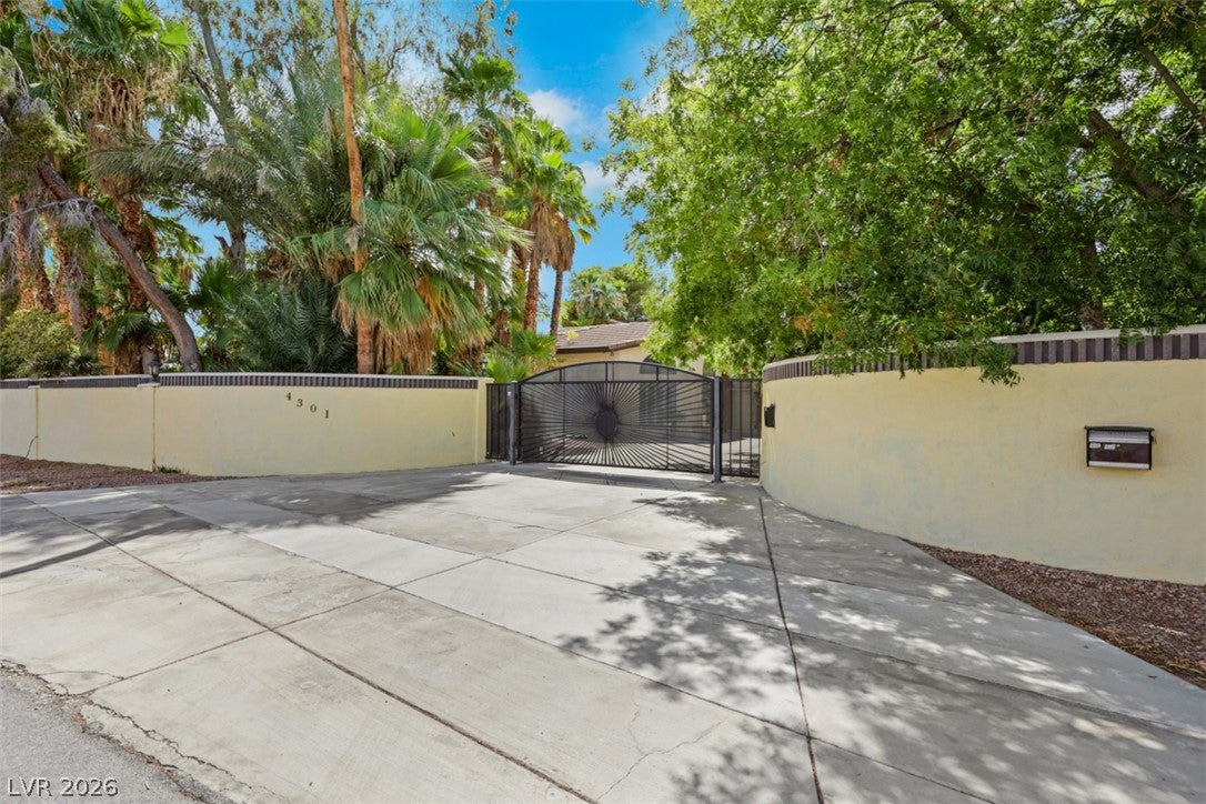 4301 Quadrel St, Las Vegas, NV 89129 photo