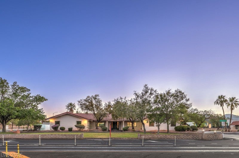 2135 S Cimarron Rd, Las Vegas, NV 89117 photo