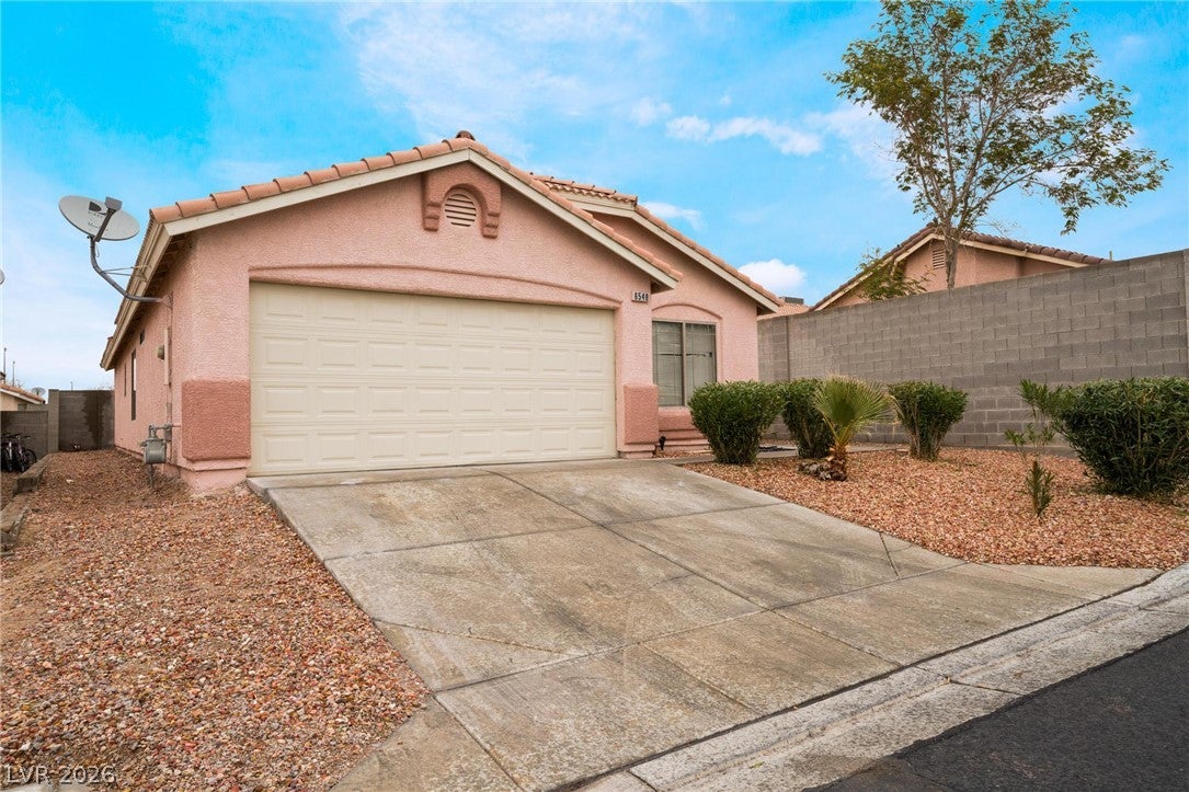 6548 Shining Sand Ave, Las Vegas, NV 89142 photo
