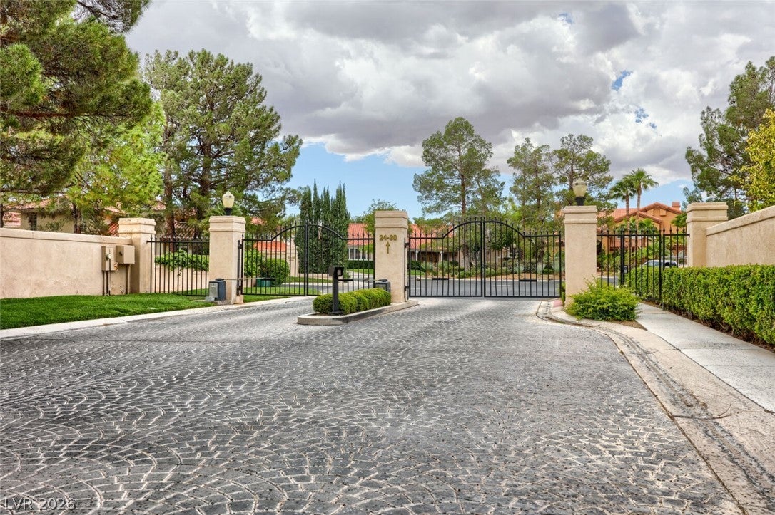 12 Congressional Ct, Las Vegas, NV 89113 photo