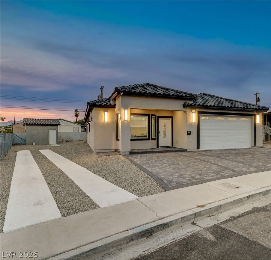 6132 Glacier Ave, Las Vegas, NV 89156 photo