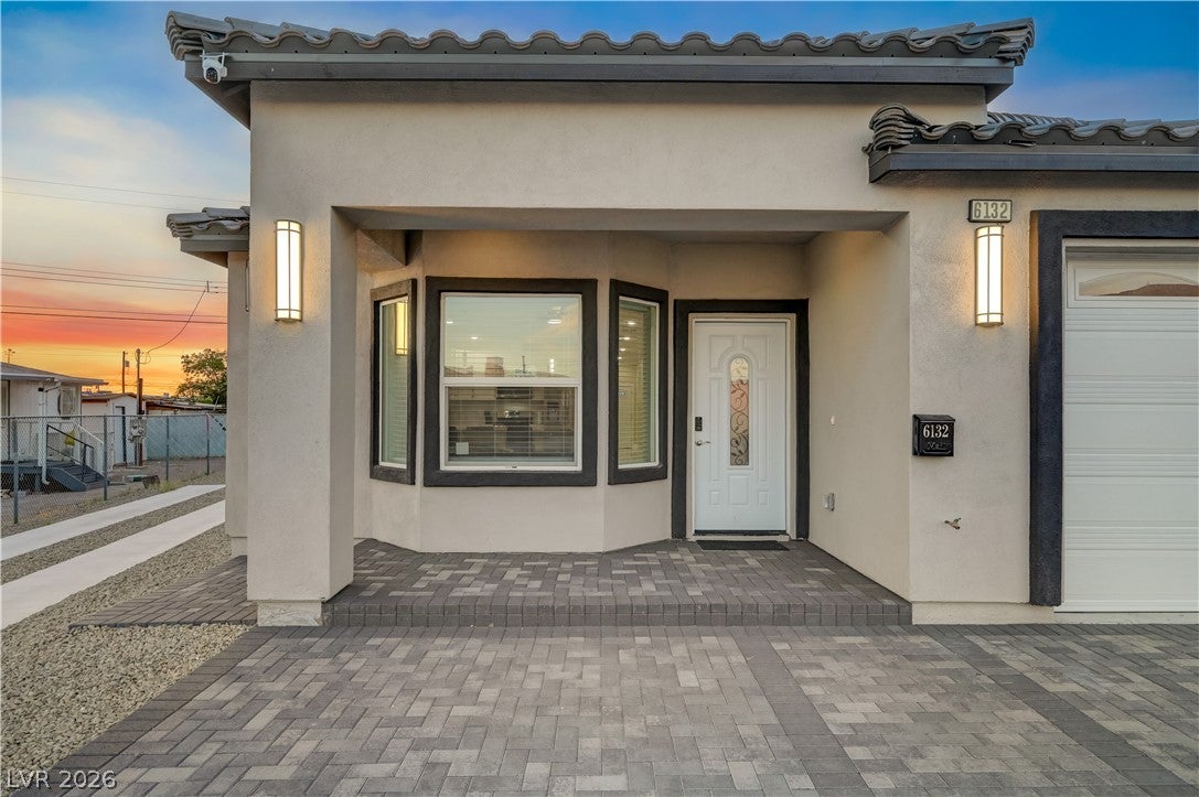 6132 Glacier Ave, Las Vegas, NV 89156 photo