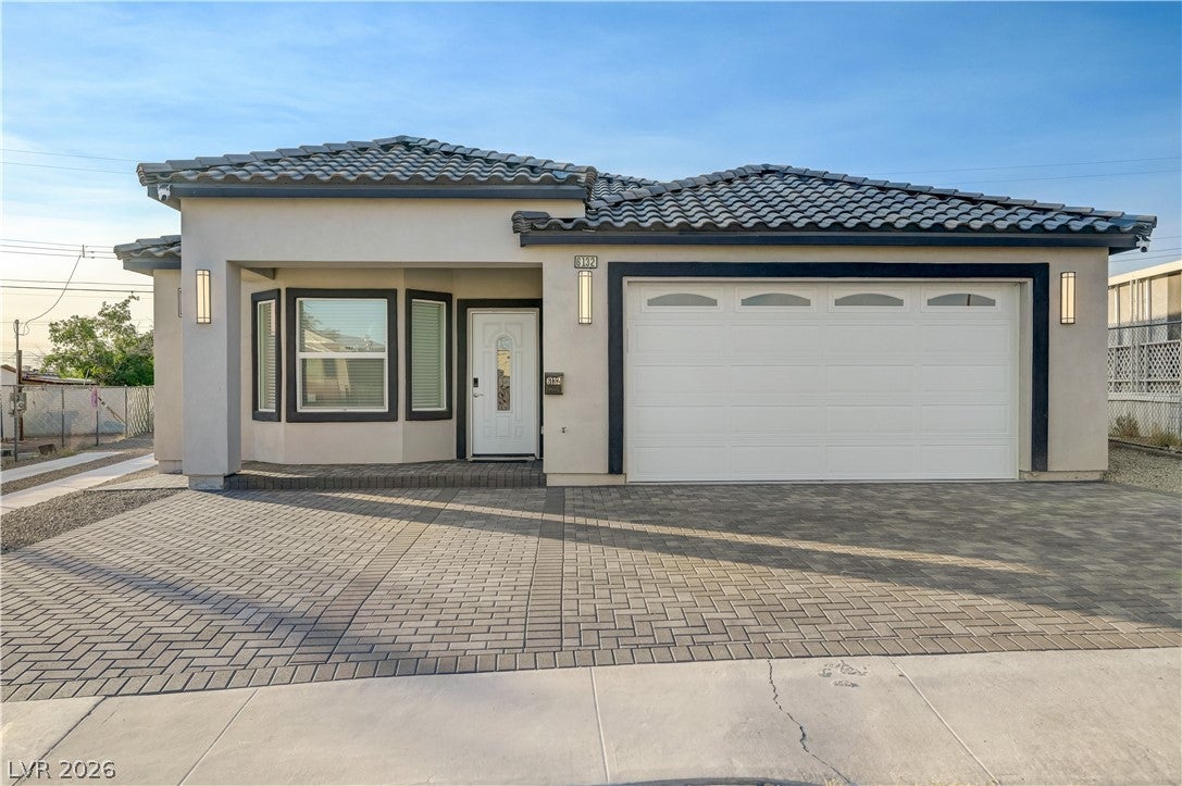 6132 Glacier Ave, Las Vegas, NV 89156 photo