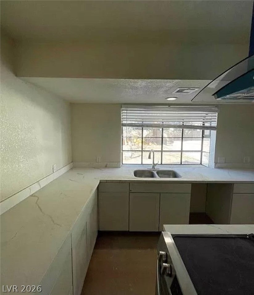 7664 Angel Crest Cir, Las Vegas, NV 89117 photo