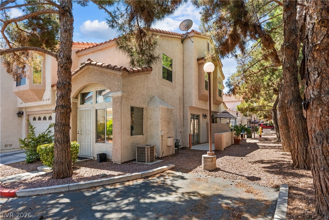 6965 Oyster Shell Dr, Las Vegas, NV 89108 photo