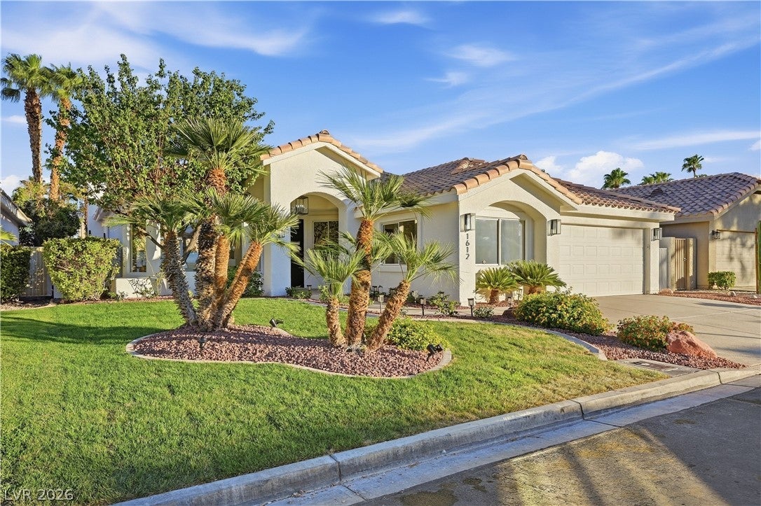 1612 Hidden Spring Dr, Las Vegas, NV 89117 photo