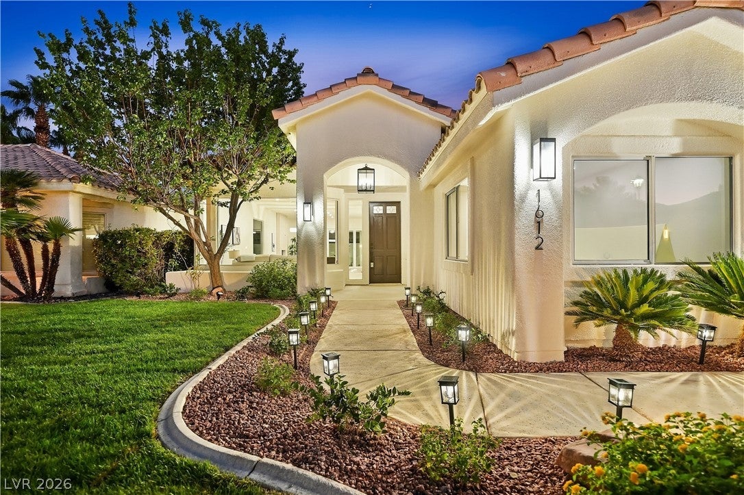 1612 Hidden Spring Dr, Las Vegas, NV 89117 photo