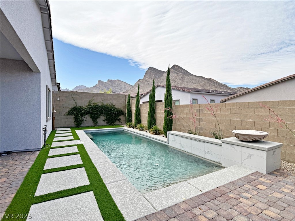 11622 Peregrine Point Ct, Las Vegas, NV 89138