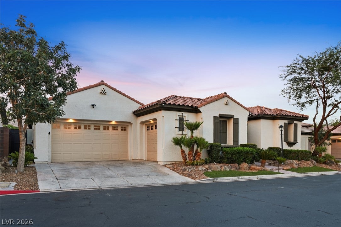 10820 Woodstream Ct, Las Vegas, NV 89135 photo