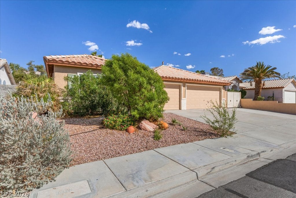 120 Ringlore Dr, Henderson, NV 89015 photo