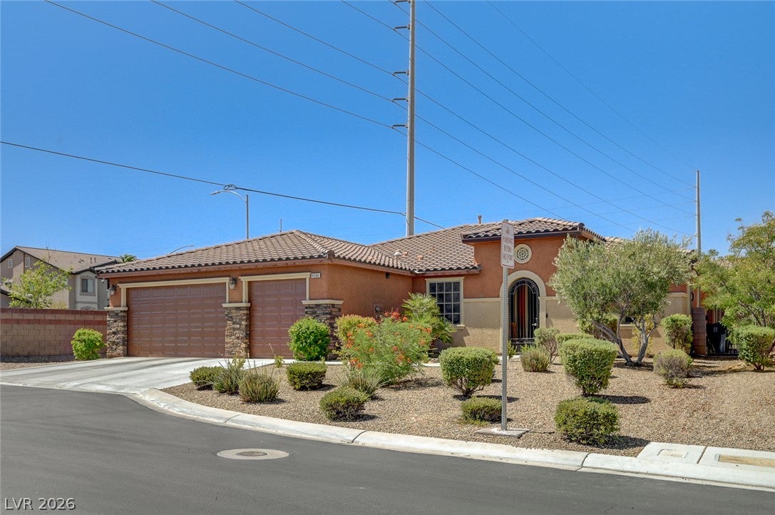 8586 Monument Lake Ct, Las Vegas, NV 89113 photo
