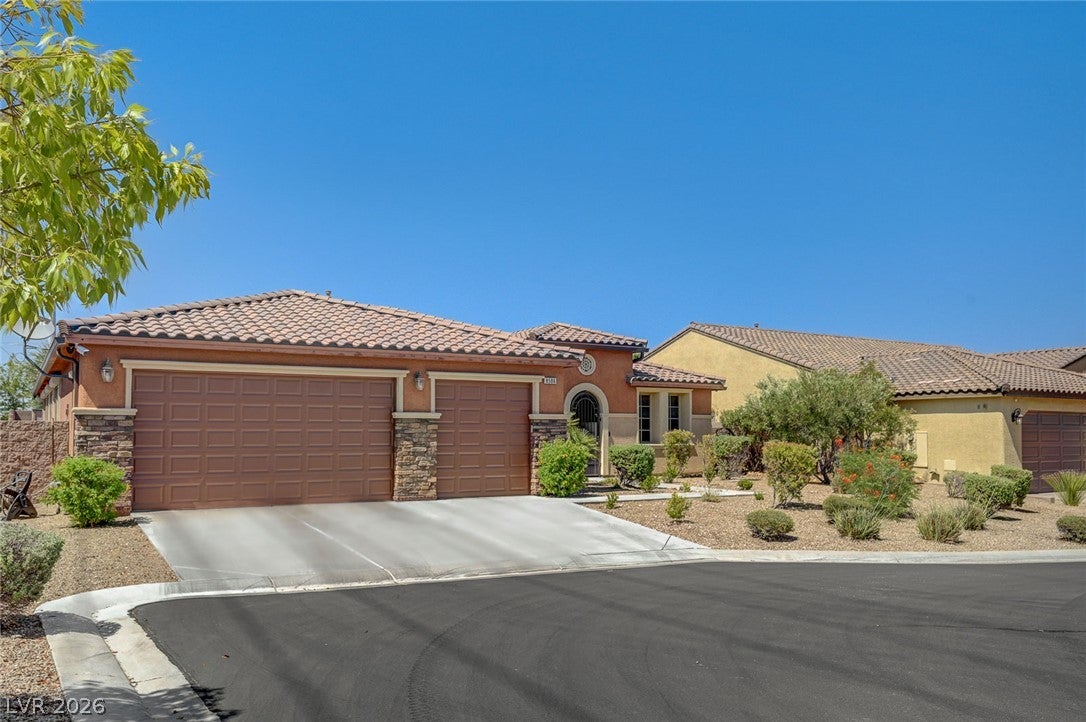 8586 Monument Lake Ct, Las Vegas, NV 89113 photo