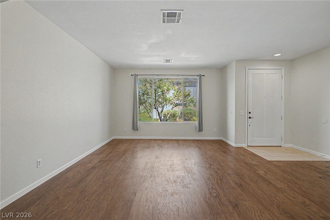 728 Blue Crystal Creek Rd, Henderson, NV 89002 photo