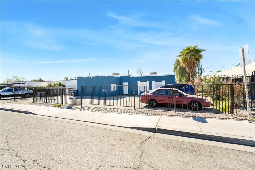 3825 Raymert Dr, Las Vegas, NV 89121 photo