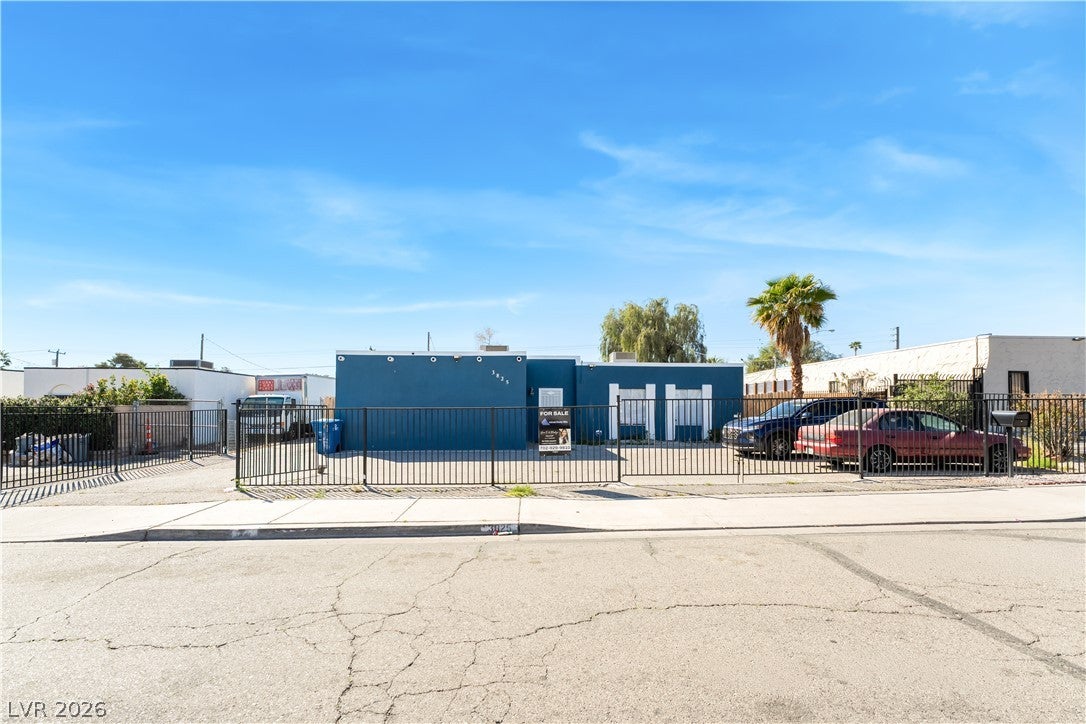 3825 Raymert Dr, Las Vegas, NV 89121 photo