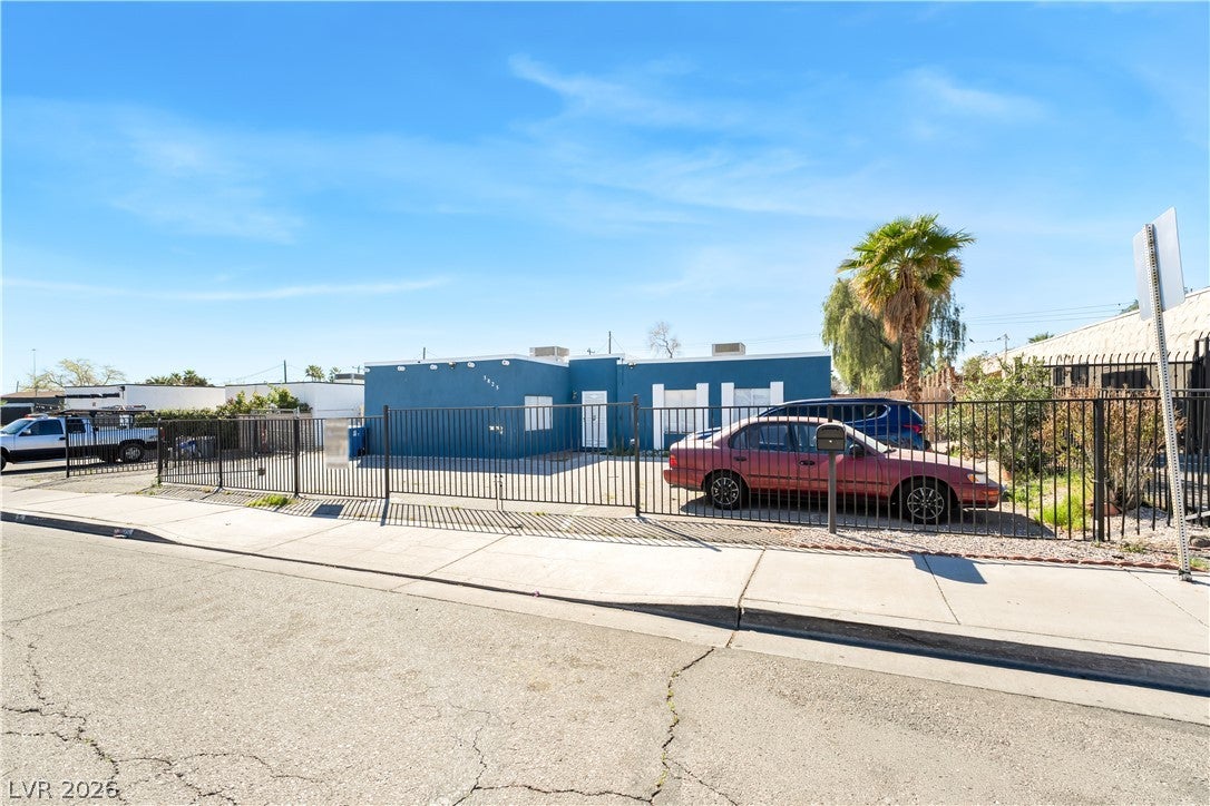 3825 Raymert Dr, Las Vegas, NV 89121 photo