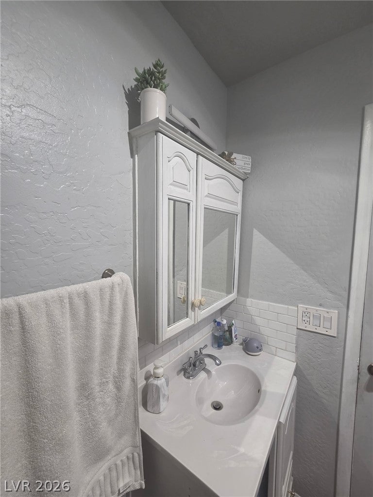 2036 Canterbury Dr, Las Vegas, NV 89119 photo