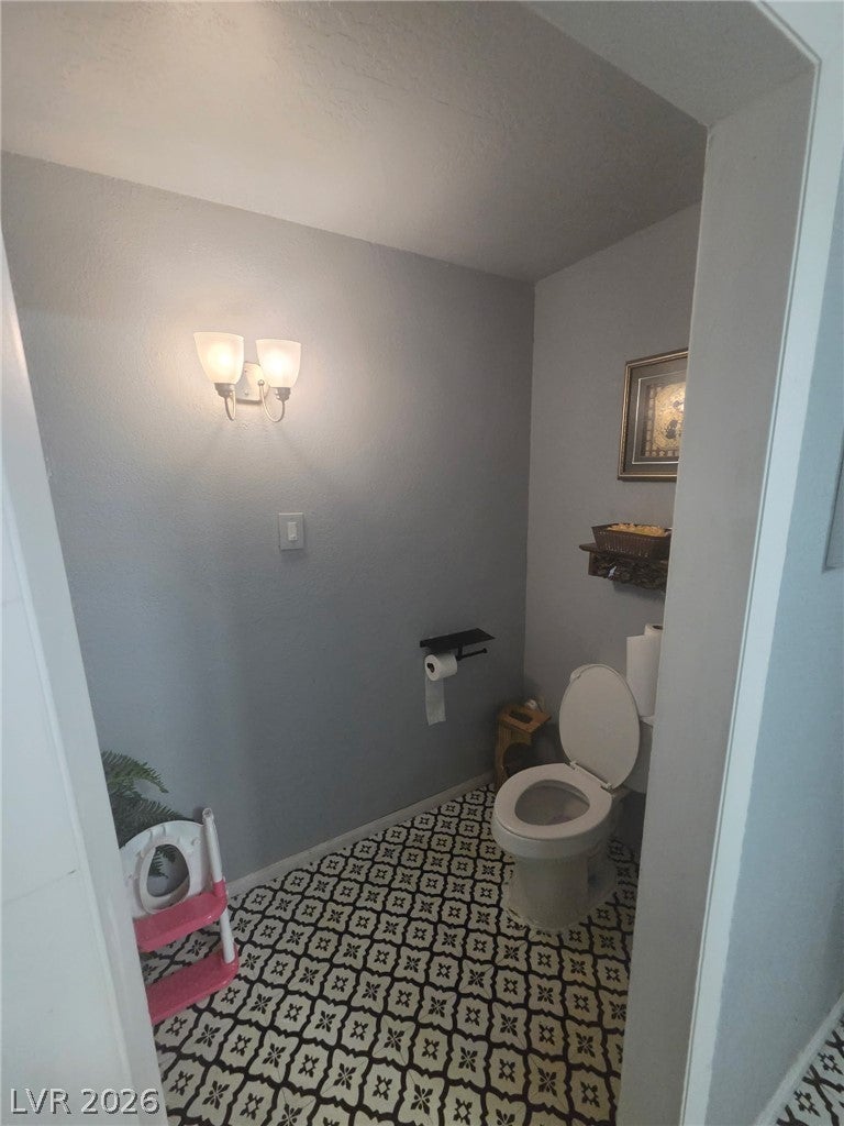 2036 Canterbury Dr, Las Vegas, NV 89119 photo
