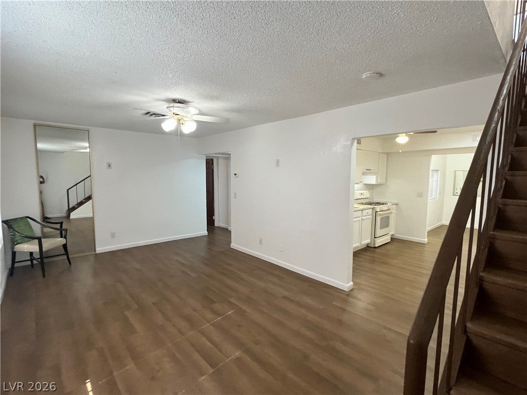3974 Palos Verdes St, Las Vegas, NV 89119 photo