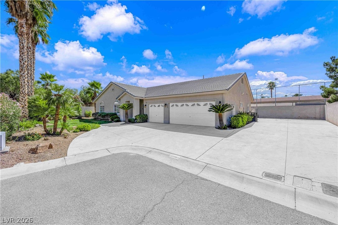6003 Lone Creek Cir, Las Vegas, NV 89103 photo