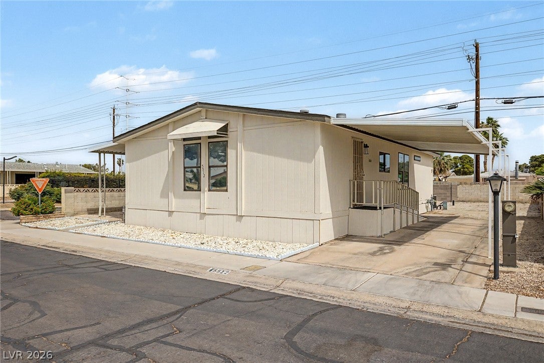 5512 Aldama Rd, Las Vegas, NV 89122 photo