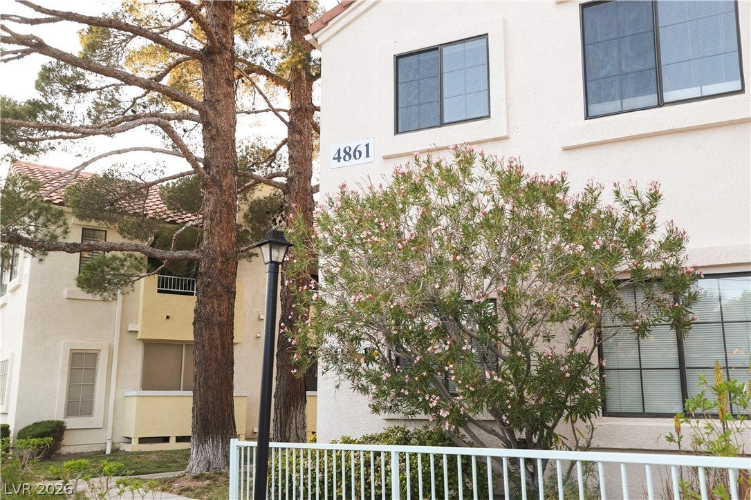 4861 Torrey Pines Dr, Las Vegas, NV 89103