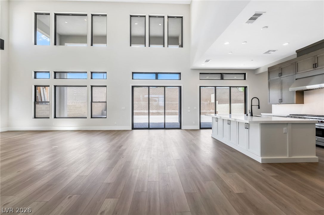 253 Talon Heights St, Las Vegas, NV 89138 photo