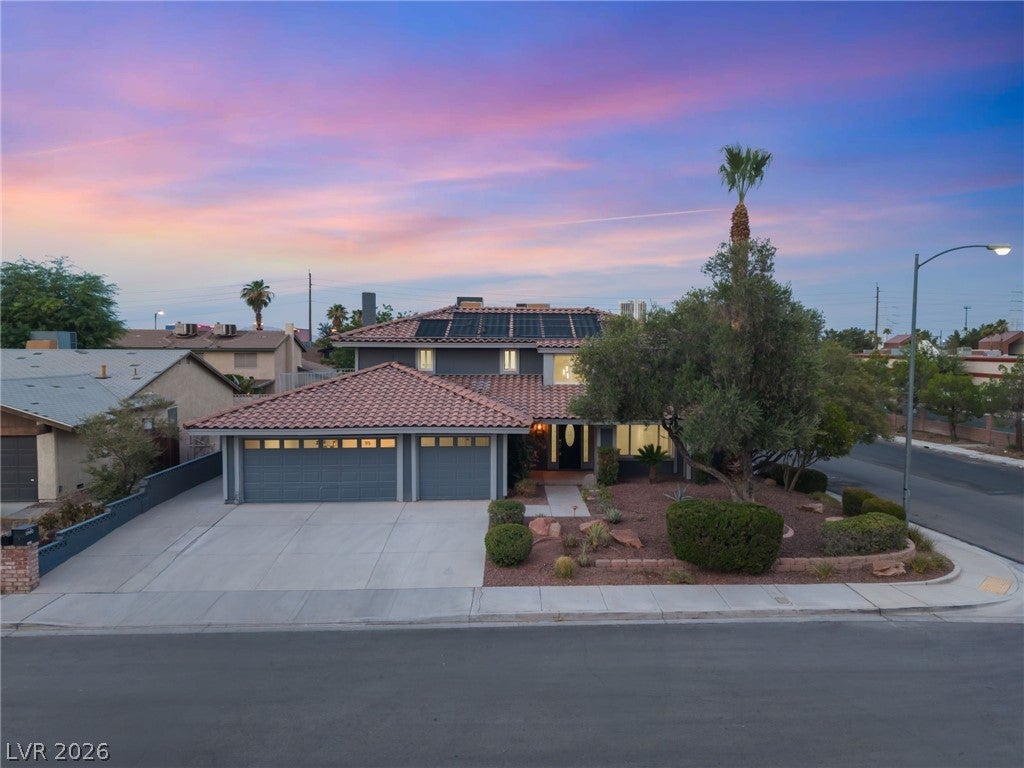 3990 Coolcrest Ct, Las Vegas, NV 89103