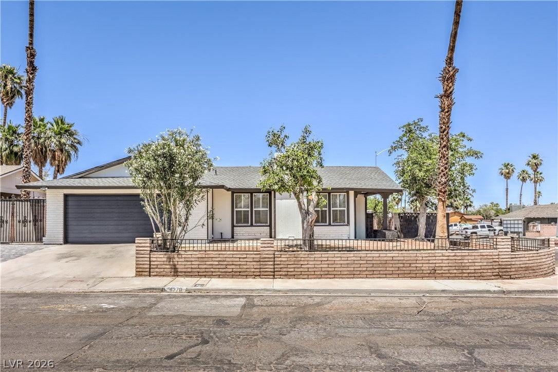 4370 Lariat Dr, Las Vegas, NV 89121