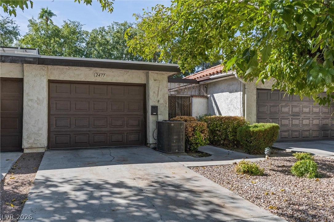 2477 Vallarta Cir, Las Vegas, NV 89121