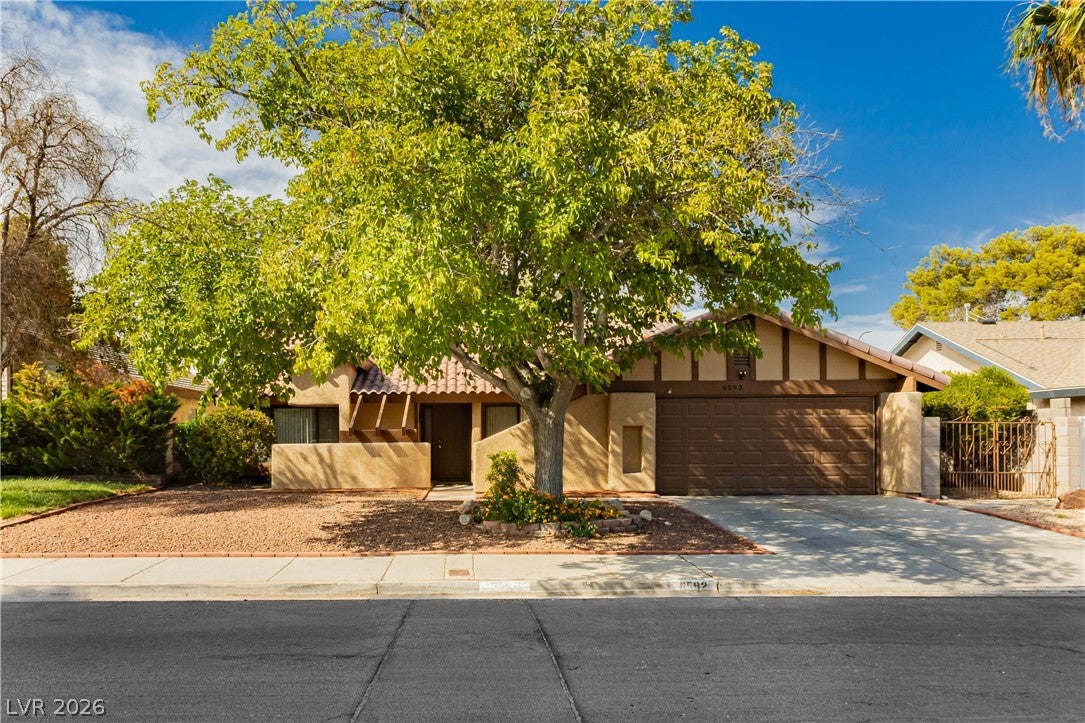 6592 Peachtree Ln, Las Vegas, NV 89103