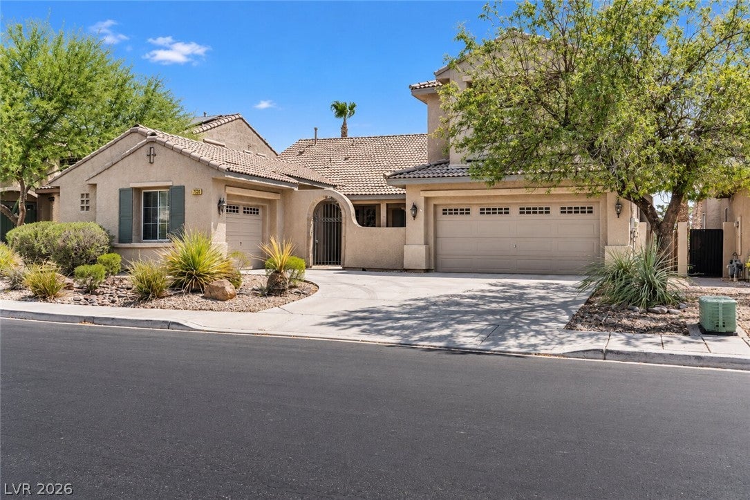 7520 Royal Crystal St, Las Vegas, NV 89149 photo