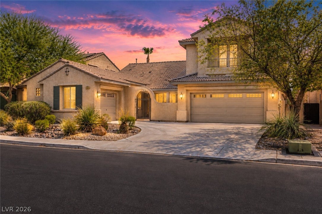 7520 Royal Crystal St, Las Vegas, NV 89149 photo