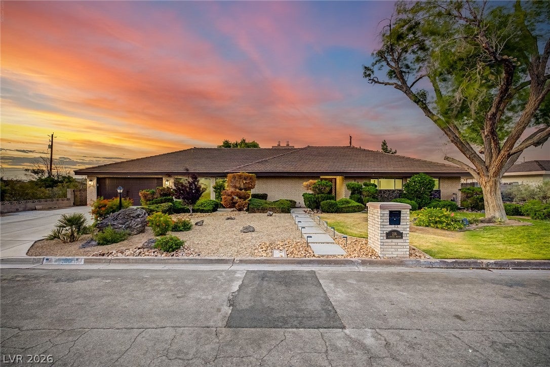 236 Country Club Dr, Henderson, NV 89015