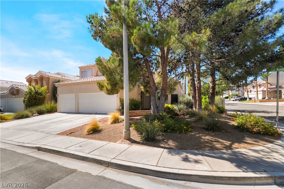 2105 Club Meadows Dr, Henderson, NV 89074 photo