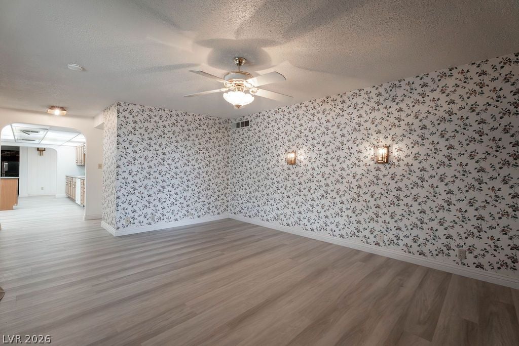5185 Sun Valley Dr, Las Vegas, NV 89122 photo